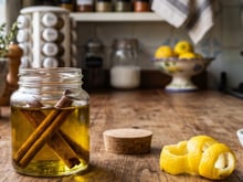Para que serve misturar azeite, canela e raspas de limão? Milhares de pessoas estão usando este truque como solução caseira e prática