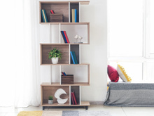 Adeus aos quadros na parede: aplique a regra do 3 na nova tendência de decoração para ter uma casa acolhedora