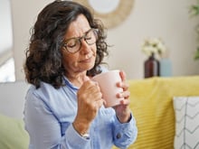 Agora há um alerta sobre o café e chá para pessoas com mais de 60 anos: entenda efeitos das bebidas nas habilidades cognitivas