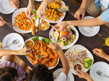 10 coisas que pessoas da classe média baixa fazem em restaurantes sem perceber como são vistas pelos outros