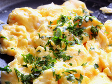 Ovos mexidos de café da manhã