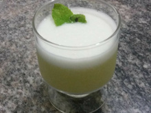 Suco detox de abacaxi com hortelã