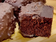 "Isso aqui é a fatia da felicidade": doce de chocolate misturou tá pronto e nem vai ao forno, a receita mais fácil e gostosa do mundo