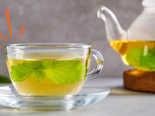 Chá de erva-cidreira tem efeito analgésico e anti-inflamatório: conheça benefícios, como fazer a bebida e saiba quem não deve beber