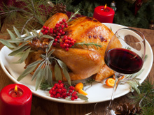 Receita de peru defumado recheado e supersuculento para a Ceia de Natal: leva bacon, nozes e carne moída