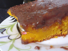 Bolo de cenoura cremoso com cobertura tipo danete