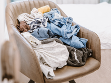 Pessoas que empilham roupa suja na cadeira do quarto, costumam ter esses 5 hábitos em comum