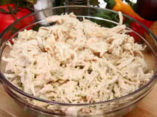 Como fazer frango desfiado na panela normal: cozinhe de um jeito mais fácil com essas dicas