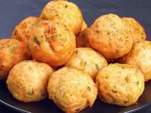 Transformei pão velho em um prato irresistível: essa receita de almôndegas de pão é fácil e todo mundo adora