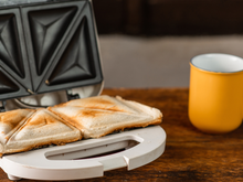 Esta é a sanduicheira que todo mundo está comprando e é perfeita para preparar o melhor misto-quente do mundo