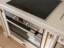 Cozinha digna de programa culinário com este forno de embutir da Electrolux com 37% de desconto