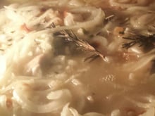 Filé de tilápia com creme de cebola