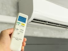 Quem se planeja no inverno economiza mais: ar-condicionado Samsung aparece com 55% OFF e cupom extra de R$ 130