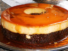 Bolo de chocolate + pudim de leite condensado se unem na sobremesa mais perfeita que você vai provar hoje!
