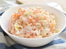 Coleslaw dressing: como fazer o molho cremoso perfeito para salada de repolho de um jeito muito fácil