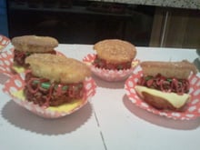Cupcake com formato de hambúrguer