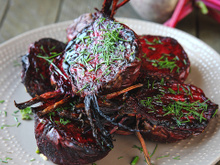 Nunca mais fiz beterraba de outro jeito depois que minha filha me ensinou essa versão assada: fica muito melhor que cozida!