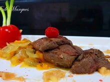 Escalope de filé mignon com cebolas no licor de cereja