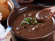 O caldo de feijão tem ferro ou tem que comer o grão para ingerir o mineral? Nutricionista esclarece