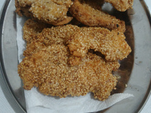 Frango empanado com gergelim