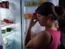 Como tirar cheiro de comida da geladeira