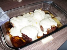 Medalhão de filé mignon ao molho de requeijão e batata palha