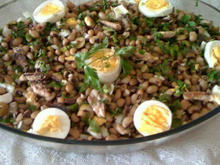 Salada de feijão fradinho com sardinha em lata