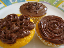 Bolinhos de cenoura com cobertura de ganache de chocolate