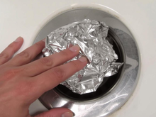 Papel alumínio no ralo do banheiro é a solução simples para…