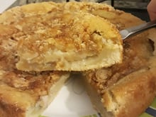 Bolo de banana com farofa crocante