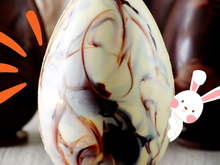 Ovo de Páscoa marmorizado é perfeito para presentear quem você ama sem gastar uma fortuna!