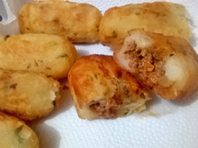 Bolinho de aipim recheado