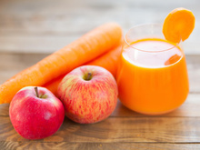 6 benefícios de beber suco de cenoura com maçã pela manhã