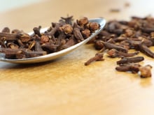 Simples, barato e eficiente na limpeza: o segredo dessa mistura está em 2 ingredientes que quase todo mundo tem em casa