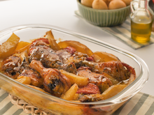 Coxa e sobrecoxa de frango assado no forno