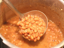 Adeus gases: truque simples do gengibre no feijão te salva do desconforto abdominal sem alterar o sabor do prato