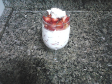 Morango com chantilly e suspiro