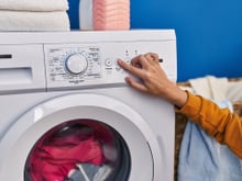 Para que serve pressionar o botão de iniciar da máquina de lavar roupa durante três segundos? Poucas pessoas conhecem essa função “oculta” do aparelho