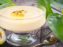 Apenas 4 ingredientes: a mousse de maracujá simples com Tang é a sobremesa de última hora perfeita