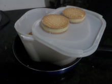 Bolacha trufada coberta com chocolate