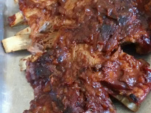 Costelinha suína deliciosa ao molho barbacue