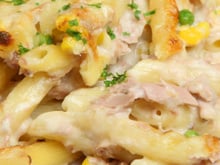 Descobri a receita do melhor macarrão de atum do mundo e é muito fácil de fazer para um almoço ou jantar rápido