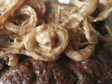Bife acebolado com shoyu e maionese
