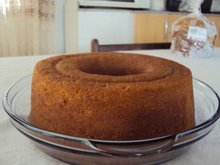 Bolo de abacaxi com caldo da casca