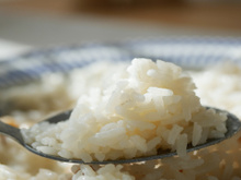 Arroz cozido com o fogão desligado? Parece mágica, mas é o truque definitivo para economizar gás!