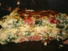 Omelete de agrião, calabresa e espinafre