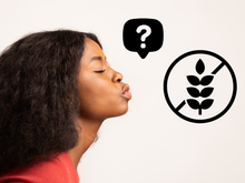 Beijar alguém que comeu glúten é seguro para celíacos? Novo estudo esclarece