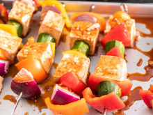 Espetinho de legumes vegetariano