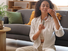 Poucas pessoas sabem, mas a minha avó me ensinou: queimar folhas de sálvia em casa é um tesouro para o ambiente