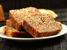 Bolo orgânico de banana com ameixa 